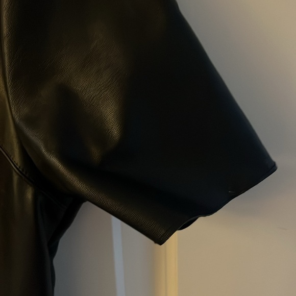 NWT! Women’s Faux Black Leather Dress. Short Sleeve. Size Large. One Clothing - Picture 4 of 11